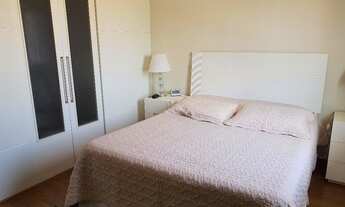 Imagem 2: 3 dormitórios, 3 suíte, 4 banheiro, 4 vagas na garagem, 230M² de Área Construída