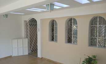 Imagem 2: 3 dormitórios, 1 suítes, 3 banheiro, 2 vagas na garagem, 230M² de Área Construída