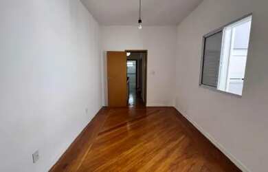 Imagem 2: 3 dormitórios, 1 suítes, 3 banheiro, 2 vagas na garagem, 175M² de Área Construída