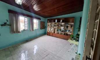 Imagem: 4 dormitórios, 3 banheiro, 4 vagas na garagem