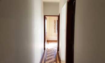 Imagem 2: 3 dormitórios, 1 suítes, 4 banheiro, 2 vagas na garagem