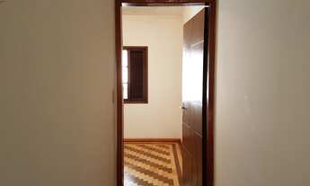 Imagem 3: 3 dormitórios, 1 suítes, 4 banheiro, 2 vagas na garagem