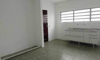 Imagem 3: 3 dormitórios, 1 suítes, 4 banheiro, 2 vagas na garagem