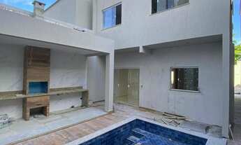 Imagem: Casa com 4/4 sendo 03 suítes, 1 master