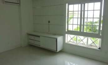 Imagem 2: 4 dormitórios, 1 suítes, 2 banheiro, 4 vagas na garagem, 244M² de Área Construída