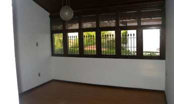 Imagem 2: 4 dormitórios, 1 suítes, 4 banheiro, 2 vagas na garagem, 300M² de Área Construída