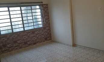 Imagem 2: Casa Ampla, bem localizada, e com pomar. Seu cantinho verde na Cidade