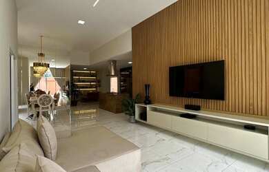 Imagem 2: 3 dormitórios, 2 suíte, 3 banheiro, 4 vagas na garagem, 300M² de Área Construída