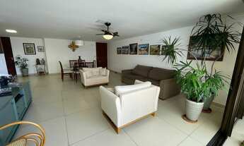 Imagem 3: 4 dormitórios, 4 suíte, 3 vagas na garagem, 234M² de Área Construída, 190M² de Área Total