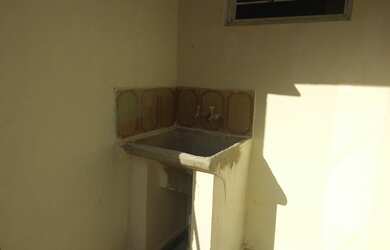 Imagem 4: Casa com 1 dormitório, sala, cozinha, banheiro, área de serviço, quintal e garagem