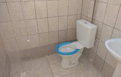 Imagem 6: Casa com 1 dormitório, sala, cozinha, banheiro, área de serviço, quintal e garagem