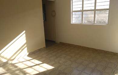 Imagem 7: Casa com 1 dormitório, sala, cozinha, banheiro, área de serviço, quintal e garagem