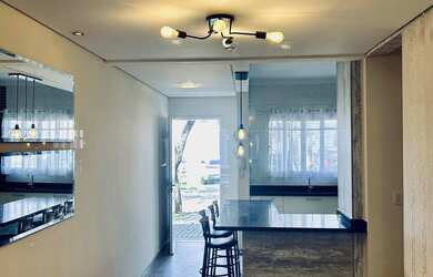 Imagem 5: Casa no condomínio Thina, desocupada, pronta para morar com armários planejas, área gourme