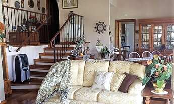 Imagem 2: Venha morar em uma linda casa de esquina de 271 m² possuindo 4 dormitórios sendo 02 suítes