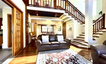 Imagem 2: Oportunidade. R$1.980.000,00. Casa super aconchegante, com amplo terreno e altíssimo padrã