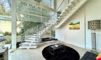 Imagem: Prédio comercial em Araucária. Aproximadamente