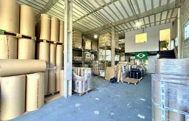 Imagem 6: Prédio comercial em Araucária. Aproximadamente 1500,00m2 de área construída. 28.657m² terr