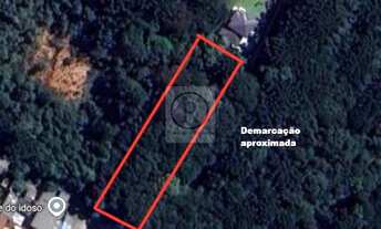 Imagem 3: Terreno predominantemente plano em formato retangular, região residencial em Colombo. Zone