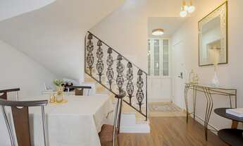 Imagem 5: Cobertura de 2 dormitórios com 1 suíte, semi-mobiliada, área gourmet, escritório no bairro