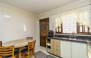 Imagem 7: Imperdível. Apenas R$ 980 mil. Casa térrea 4 dormitórios, 5 vagas no Capão da Imbuia