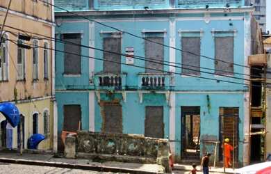 Imagem 7: Casarão em ruínas no Centro Antigo de Salvador, Largo da Palma, bairro Mouraria