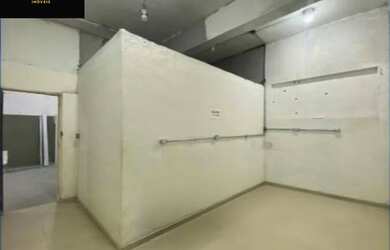 Imagem 7: Galpão Comercial de Excelência na Vila Maria Alta, São Paulo - 4 Banheiros, 4 Vagas de Gar