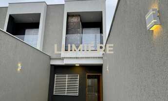 Imagem: Linda Casa à Venda 2 Suítes, 85 m²