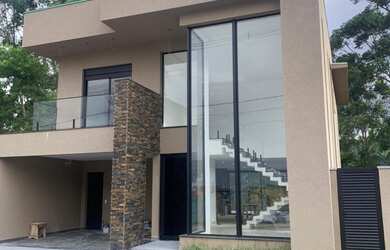 Imagem 2: Linda casa no condomínio Reserva Santa Ana com 3 suítes 04 vagas e Piscina