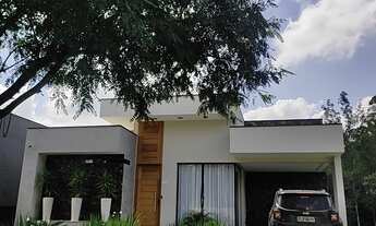 Imagem: Belíssima casa a venda com vistosa fachada