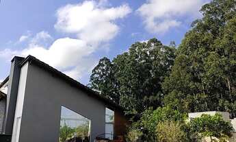 Imagem: Casa de campo em condomínio com portaria