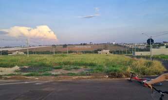 Imagem: Terreno plano de esquina no Mais Parque