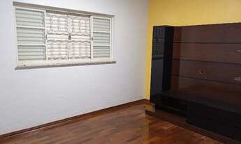 Imagem 4: Casa em bairro tradicional, com Área Gourmet com churrasqueira, forno de pizza e fogão a l