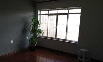 Imagem 5: Casa em bairro tradicional, com Área Gourmet com churrasqueira, forno de pizza e fogão a l