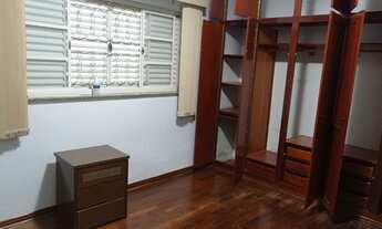 Imagem 7: Casa em bairro tradicional, com Área Gourmet com churrasqueira, forno de pizza e fogão a l