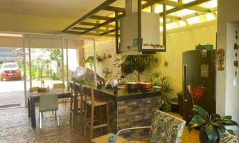 Imagem 3: Casa de alto padrão, com 3 suítes no condomínio Morada do Verde