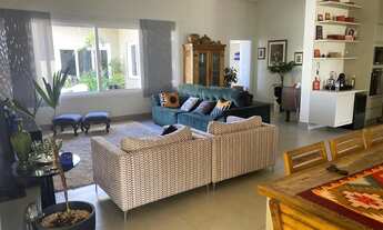 Imagem: Casa de alto padrão, com 3 suítes no condomínio