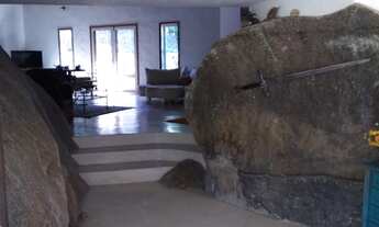 Imagem 2: Residência Ilhabela com cachoeira