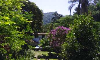 Imagem 5: Residência Ilhabela com cachoeira