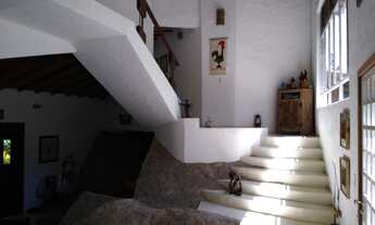 Imagem 3: Residência Ilhabela com cachoeira