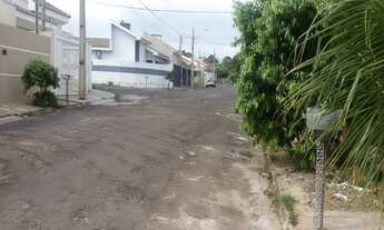 Imagem 2: 3 dormitórios, 1 suítes, 3 banheiro, 2 vagas na garagem, 10M² de Área Construída