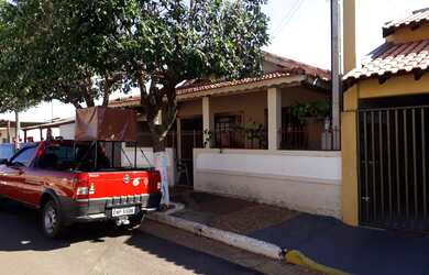 Imagem 3: 2 dormitórios, 1 banheiros, 2 vagas na garagem, 222M² de Área Construída