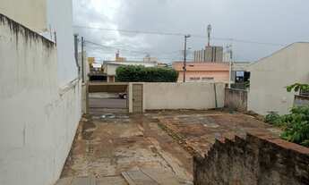 Imagem 7: 3 dormitórios, 1 suítes, 2 banheiro, 1 vaga na garagem, 440M² de Área Construída