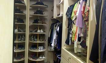 Imagem 7: 3 dormitórios, 1 suítes, 5 banheiro, 4 vagas na garagem