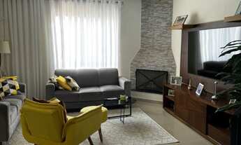 Imagem: 3 dormitórios, 1 suítes, 2 banheiro, 2