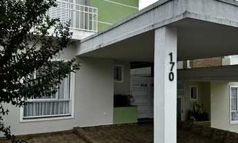 Imagem 2: 3 dormitórios, 1 suítes, 2 banheiro, 2 vagas na garagem