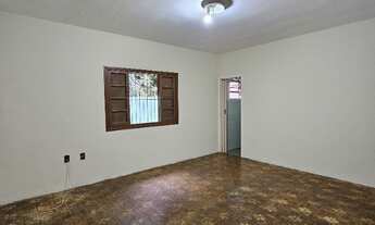 Imagem 2: 3 dormitórios, 1 suítes, 2 banheiro, 2 vagas na garagem