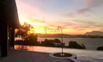 Imagem 1: Casa excepcional de 4 suítes com vista panorâmica ao mar no Morro do Moreno!
