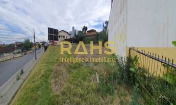Imagem: Terreno à venda no bairro Iririú em Joinville/SC