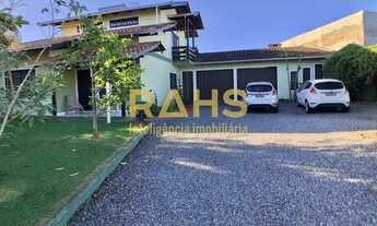 Imagem 1: Sobrado averbado a venda no melhor do Espinheiros com 4 quartos, sendo 2 suítes,2 vagas de