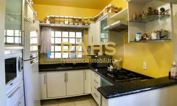 Imagem 7: Sobrado averbado a venda no melhor do Espinheiros com 4 quartos, sendo 2 suítes,2 vagas de